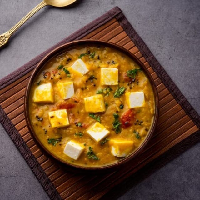 Paneer with Choice of Sauces Gravy.
