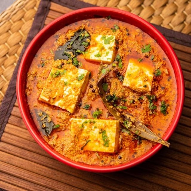 Exotic Veg Paneer with Choice of Sauces Gravy.