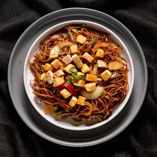 Schezwan Noodle Paneer Chilli Gravy.